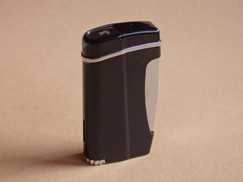 cigaretový zapalovač Xikar Executive Lighter Black 502BK 