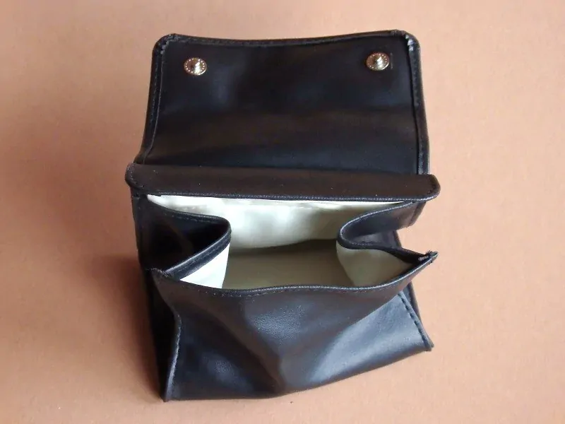 pouzdro na tabák zapínací černé 