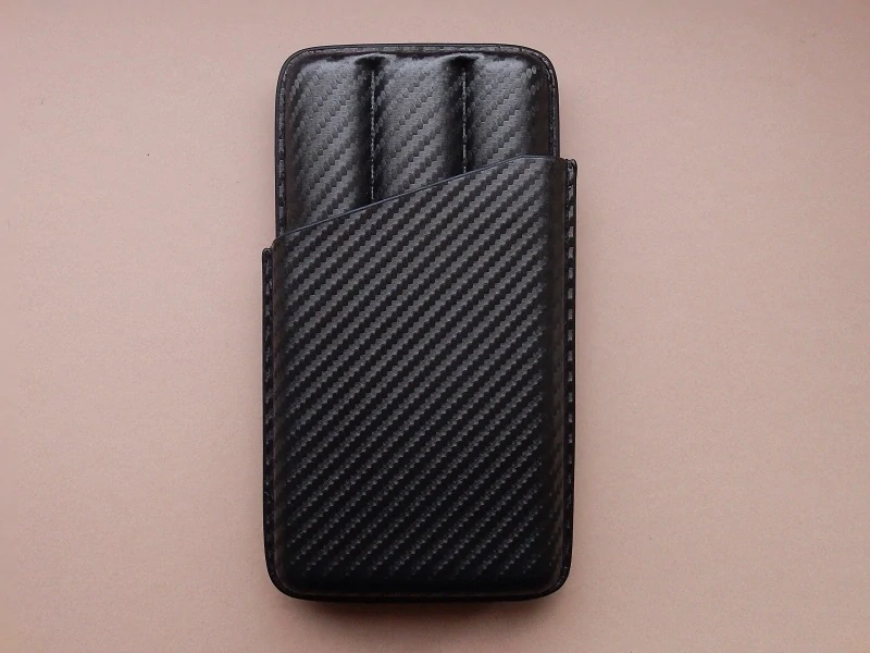 pouzdro na 3 doutníky Churchill Carbon