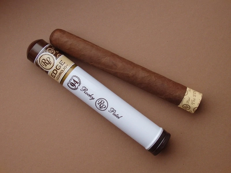 doutník Rocky Patel Edge Corojo Toro Tube 