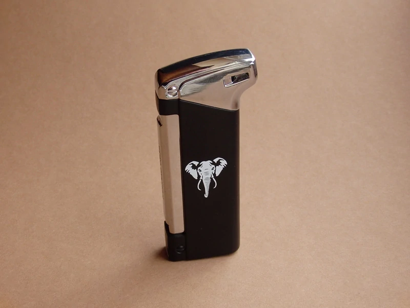 dýmkový zapalovač White Elephant Black