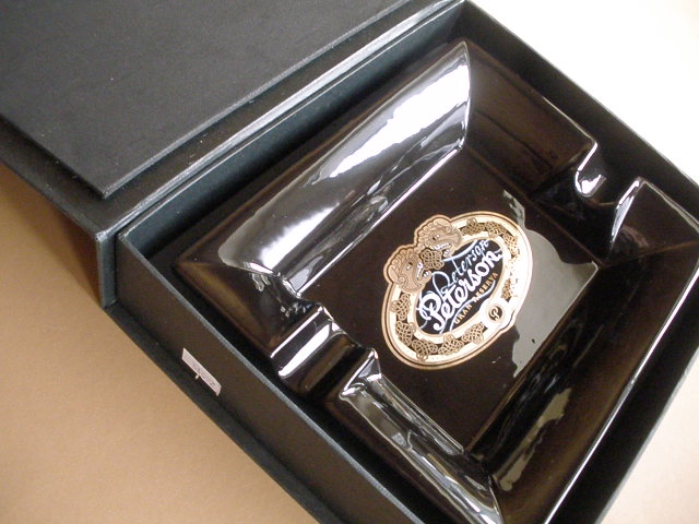 popelník doutníkový keramický Peterson černý.