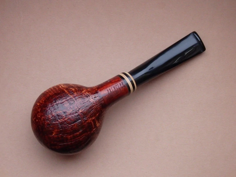 dýmka Principe Albert