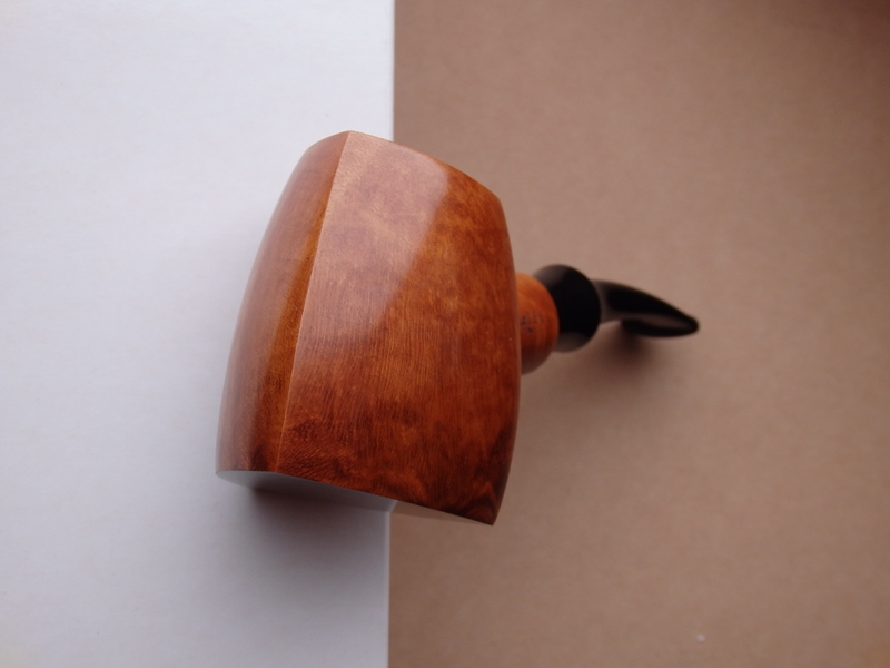 dýmka Paronelli Freehand