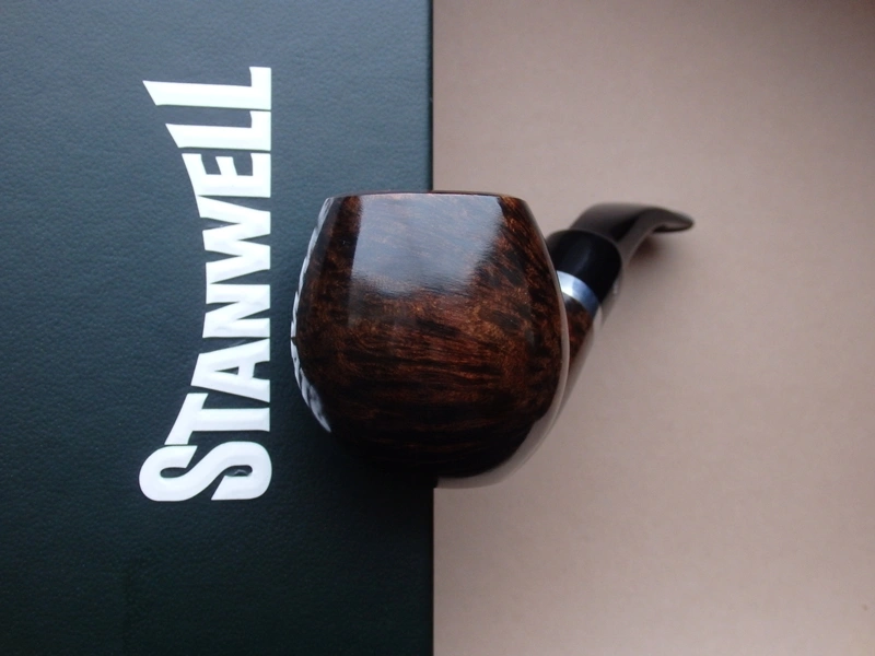 dýmka Stanwell Brown 232