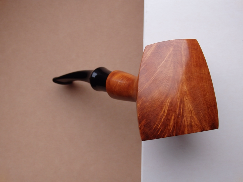 dýmka Paronelli Freehand