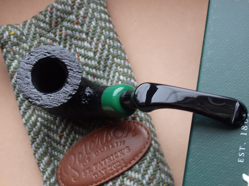 dýmka Peterson St. Patrick´s Day 2024 Sandblasted XL315