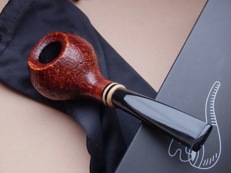 dýmka Principe Albert