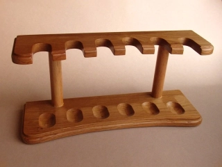 stojánek na 6 dýmek z teakového dřeva